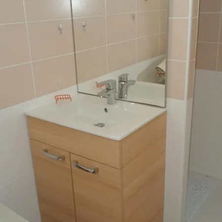 1 Chambre, Balcon, Animaux Admis, Proche Thermes - Fr-1-503-65